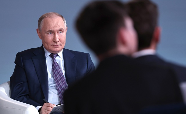 Президент РФ пообещал подумать над идеей программы развития в сфере культуры для ветеранов СВО