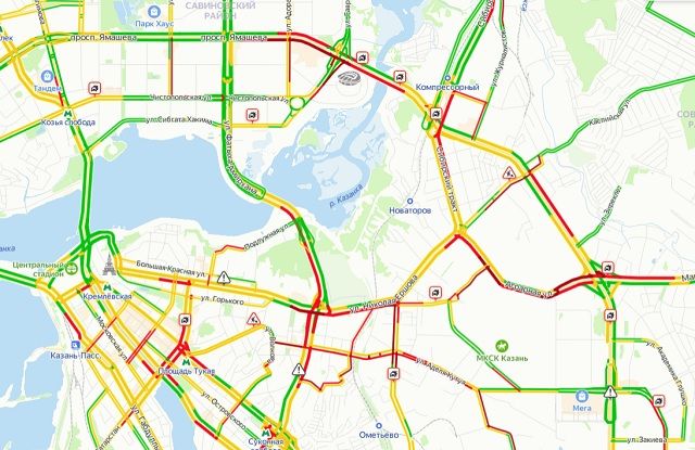 Из-за метели в некоторых районах Казани образовались автомобильные заторы