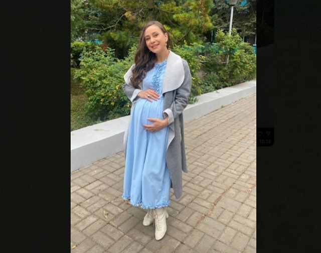 Резедә Сәләхова бәби көтә?