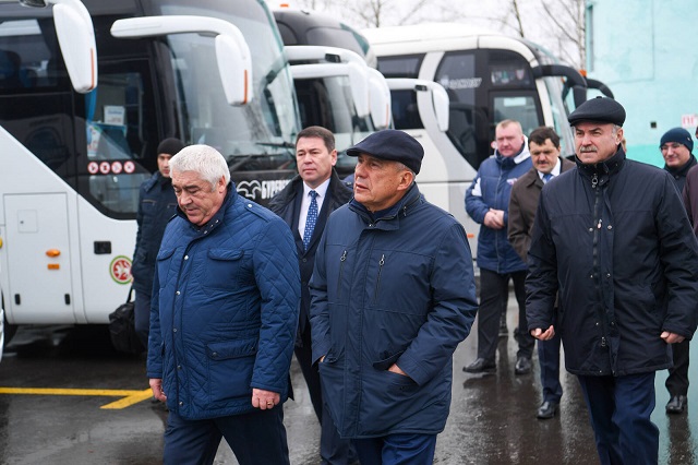Раис Татарстана посетил парк транспортной компании «Буревестник»