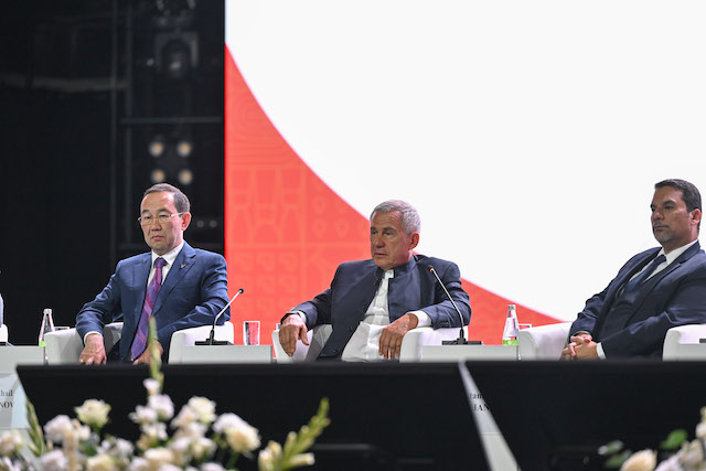 Минниханов провел переговоры с министром экологии Бахрейна