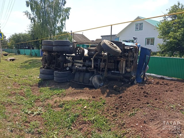 Стали известны подробности ДТП, в котором водитель «Камаза» влетел в остановку