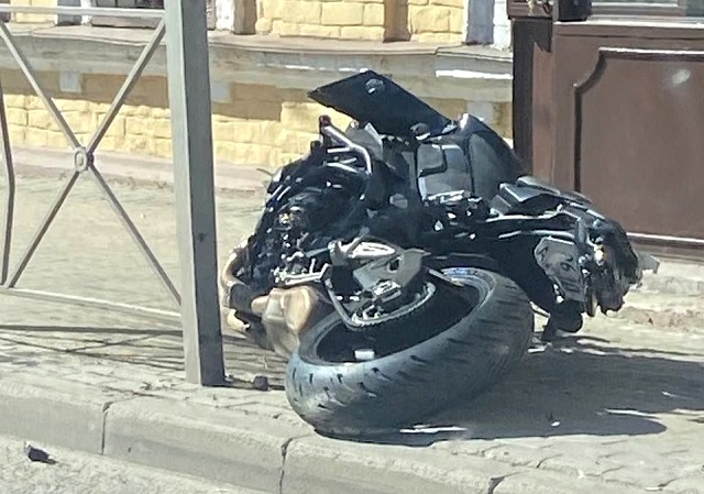 Момент гибели 27-летнего мотоциклиста в центре Казани попал на видео