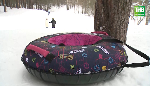 Врач назвал главные угрозы детского катания на тюбингах