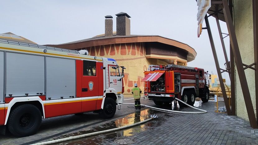 В Казанском зоопарке вспыхнуло здание павильона для обезьян