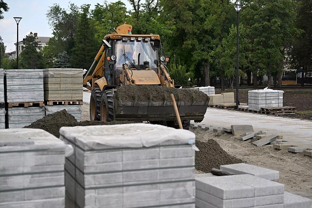 В центре Казани начались работы по созданию сквера Учителя