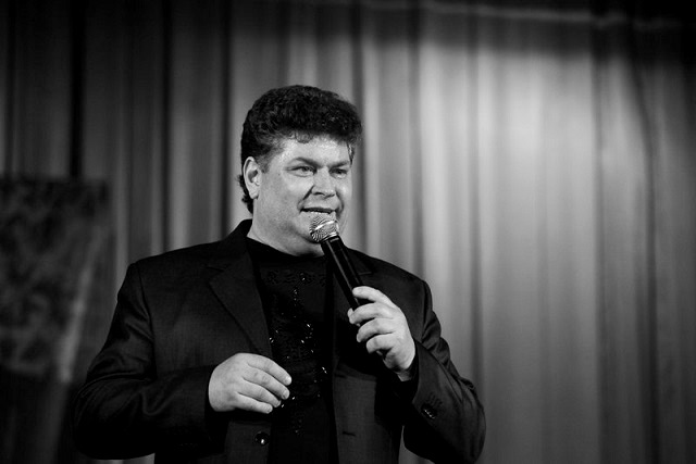 В Казани простились с эстрадным певцом Вильдамиром Бахау