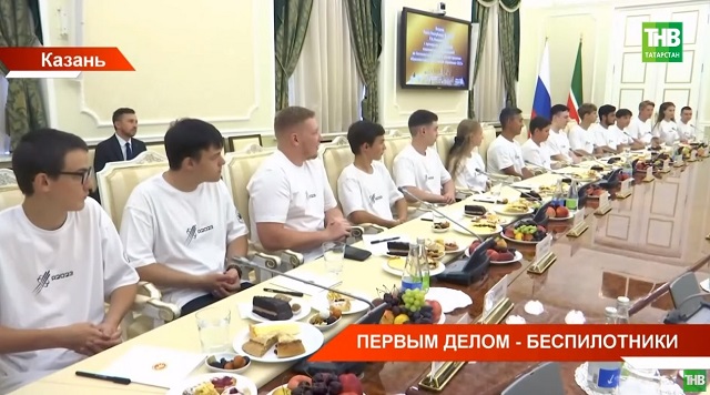 Сенсация «Архипелага-2023»: Минниханов встретился с победителями соревнований по беспилотной авиации