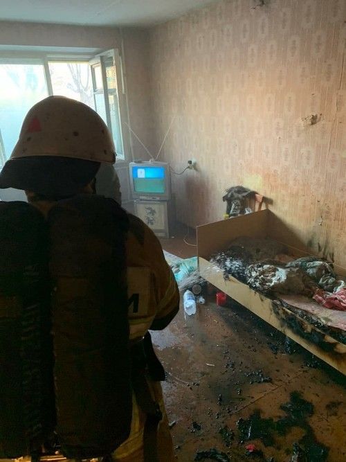 В Казани из горящей квартиры спасли троих человек