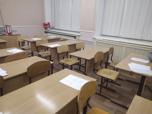 В Набережных Челнах одна из школ избежала работы в три смены