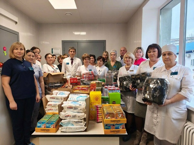 Врачи Альметьевска отправили одежду и продукты бойцам СВО