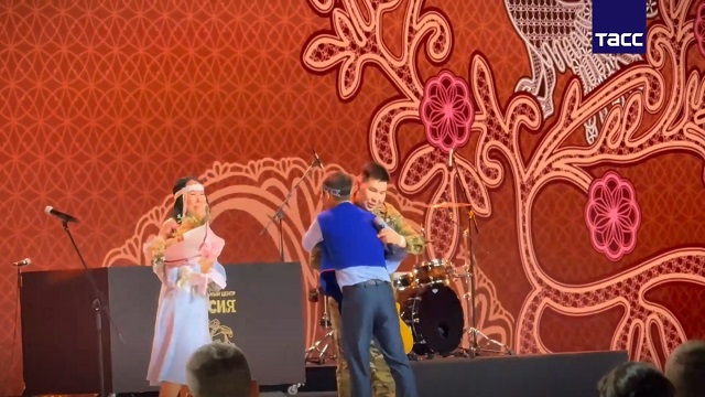 Путин исполнил мечту невесты о приезде ее брата – бойца СВО на свадьбу