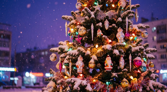 Казанның Совет һәм Мәскәү районнарында Яңа ел чыршыларын ачу тантаналары үтә