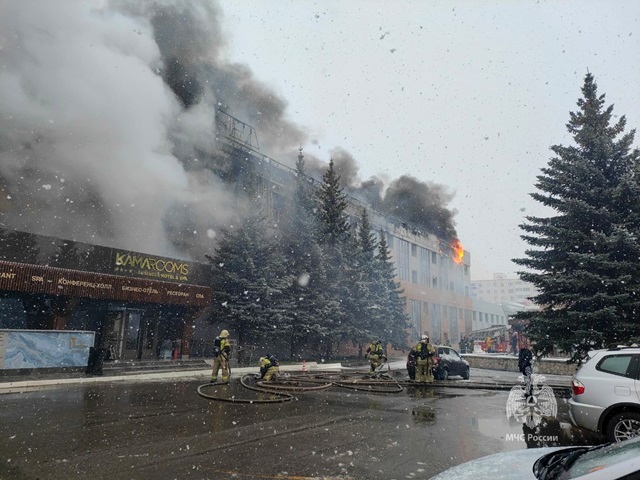 72 человека эвакуировали из горящего отеля в Набережных Челнах, прокуратура начала проверку