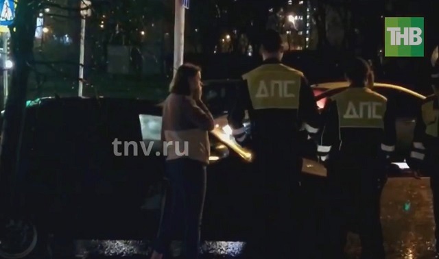 В Казани попавшая под колеса «Лады» девушка отделалась сломанным зубом - видео