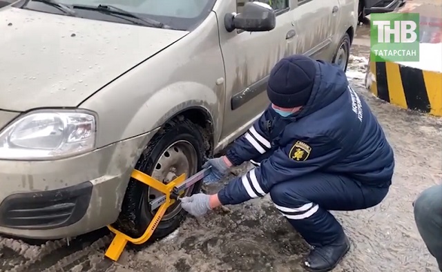 В Казани за месяц нарушители парковки сломали и украли 6 блокираторов колес