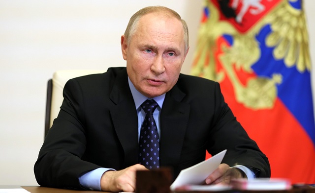 Путин потребовал увеличить скорость тестирования на вирус COVID-19