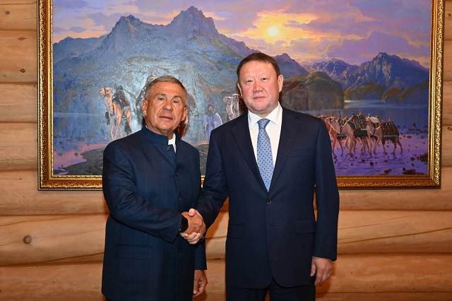 Минниханов в Казахстане обсудил сотрудничество с акимом Костанайской области