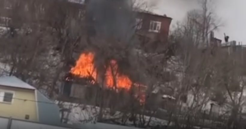 МЧС: В казанском поселке Аметьево вспыхнул пожар