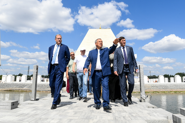 Рустам Минниханов оценил ход реставрации Храма-памятника в Казани