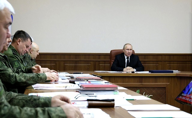 Песков: президент России получает информацию о ходе СВО в режиме онлайн