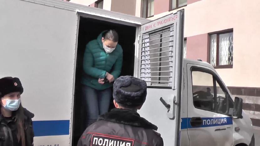 В Татарстане сотрудник СИЗО присваивал слитое со служебных машин топливо