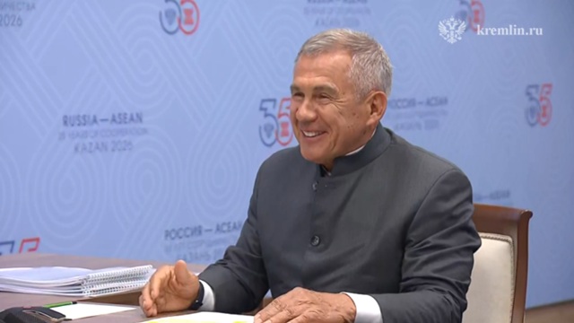 Путин и Минниханов принимают участие в открытии нового завода в Татарстане: видеотрансляция