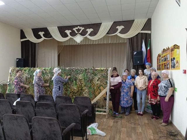 370 масксетей сплели волонтеры татарстанского села Аксарино для бойцов СВО