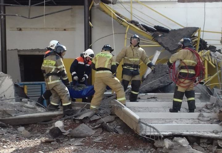 Железобетонная плита насмерть придавила рабочего в Альметьевске 