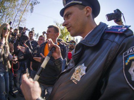 Полиция пришла к девушке, выложившей видео учений со школьниками по разгону митинга