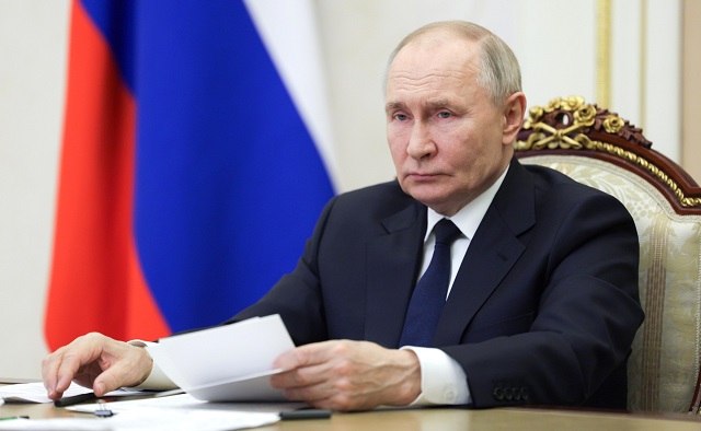 Президент РФ поручил оснастить машины для эвакуации раненых средствами защиты от БПЛА