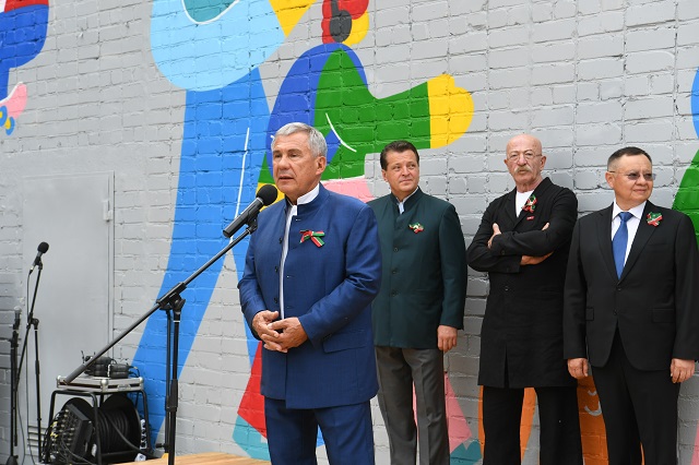 Минниханов показал Александру Розенбауму результаты программы «Наш двор» в Казани