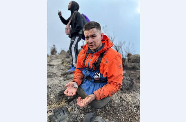 Африканың иң югары ноктасына менүче Рөстәм Нәбиев: "Югалып торам.."