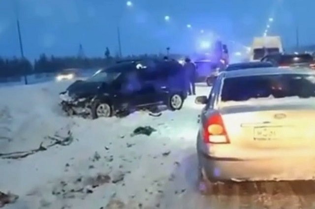 Один человек погиб в массовой аварии на трассе в Татарстане