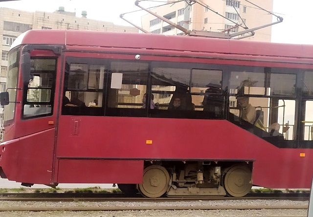 В Челнах на ходу вспыхнул наполненный пассажирами трамвай