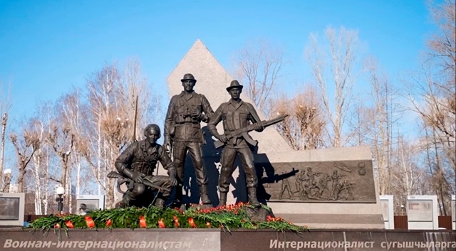 Рустам Минниханов поздравил татарстанцев с Днем памяти воинов-интернационалистов