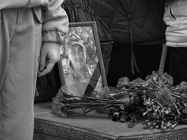 Сразу с двумя погибшими в СВО бойцами простились в Татарстане