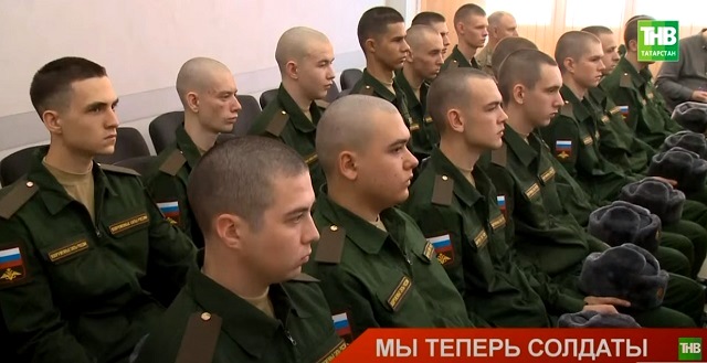 Первая группа новобранцев осеннего призыва отправилась из Татарстана в ВС РФ