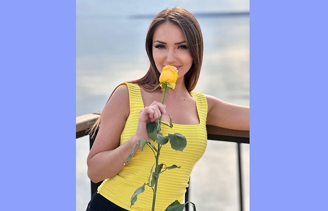 Ильмира Нәгыймова бергәләп җитәкләшеп йөрүче ир-ат белән романтик видео урнаштырды