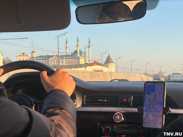 Минпромторг назвал модели отечественных авто, одобренных для работы в такси