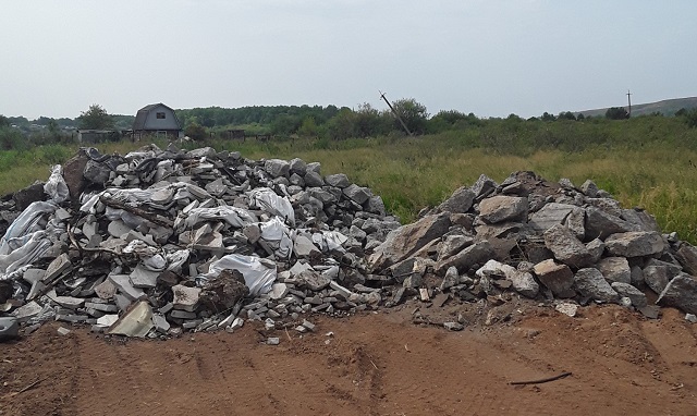 Компанию из Нижнекамска оштрафовали на 66 500 рублей за свалку лома и кусков бетона