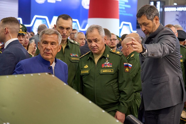 Шойгу ознакомился с экспозицией Татарстана на Международном военно-техническом форуме