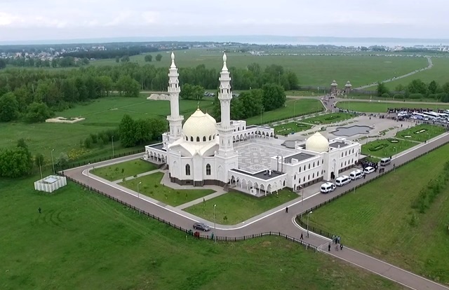 Минниханов поздравил всех мусульман с наступлением месяца Мавлида