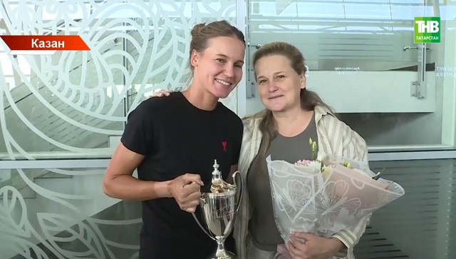  Казанга теннисчы Вероника Кудермәтова Уимблдон турниры Кубогын алып кайтты