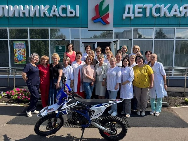 Сотрудники детской поликлиники в Набережных Челнах приобрели питбайк для бойцов
