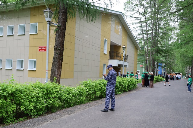Татарстанские сотрудники Росгвардии проверяют детские оздоровительные лагеря