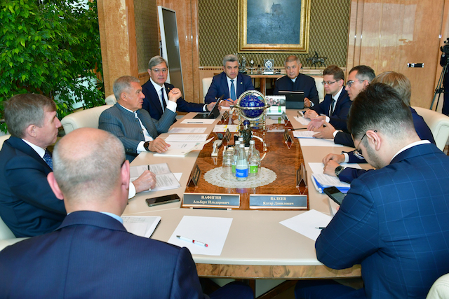 Рустам Минниханов провел встречу с руководством Газпромбанка