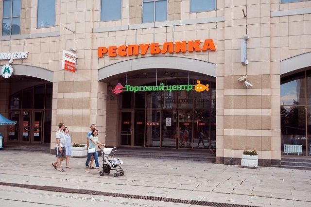 В Казани посетитель ТЦ "Республика" получил травму из-за неисправной двери