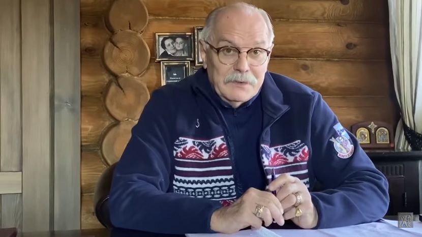 Авторскую передачу Михалкова сняли с эфира после упоминания планов о чипировании