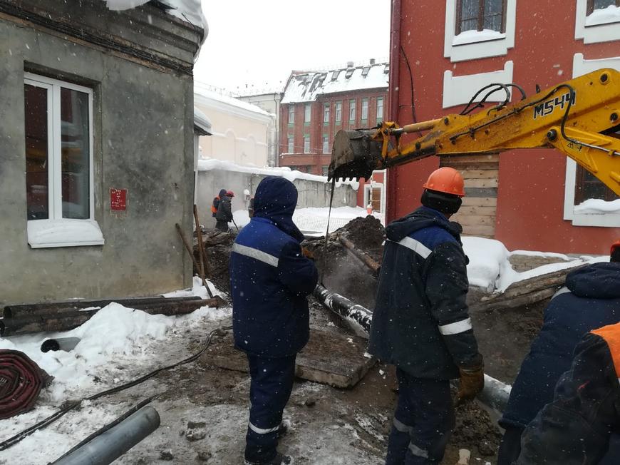 В центре Казани произошел прорыв теплопровода, без отопления остались два дома